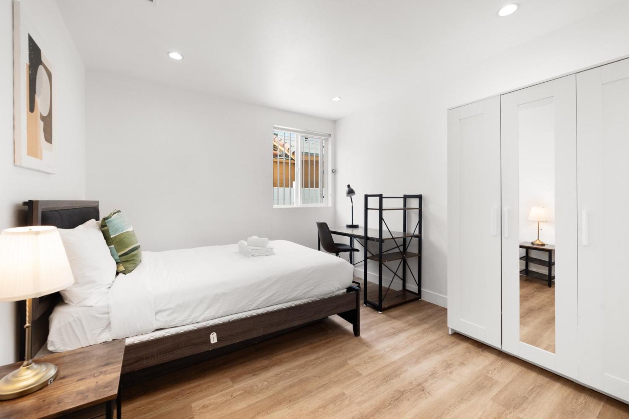 Modern Getaway In The Heart Of La Near Usc, Private Room With Share Living Room And Kitchen Los Angeles Esterno foto