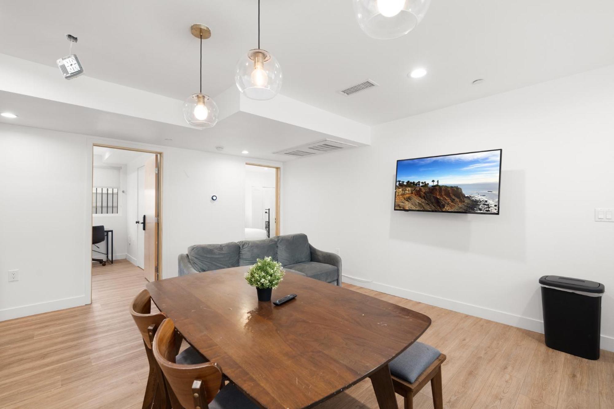 Modern Getaway In The Heart Of La Near Usc, Private Room With Share Living Room And Kitchen Los Angeles Esterno foto